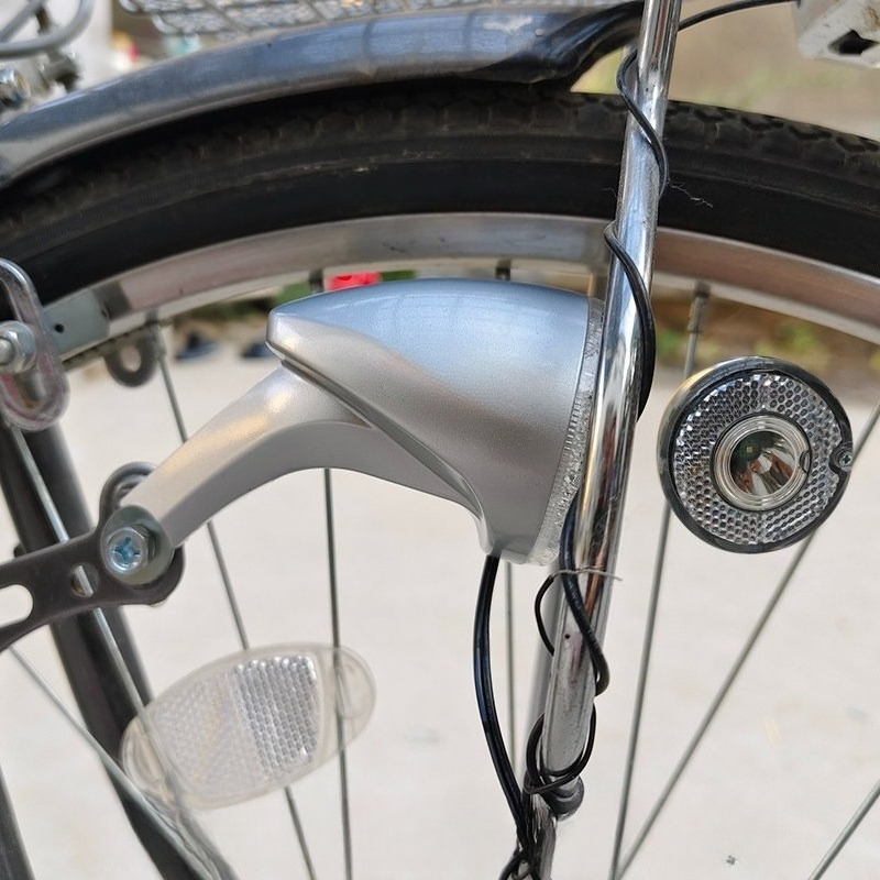 Mountain Biking In Japan - Japanisches Fahrradnaben-Induktionslicht, Mountainbike-LED-Scheinwerfer, Schleif-Elektro-Reibungsgenerator, Nabenzubehör